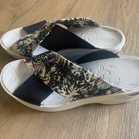 Bzees Desire Wedge Floral Elastic Strap Slide Sandals Shoes Women 10 M - Picture 1 of 8